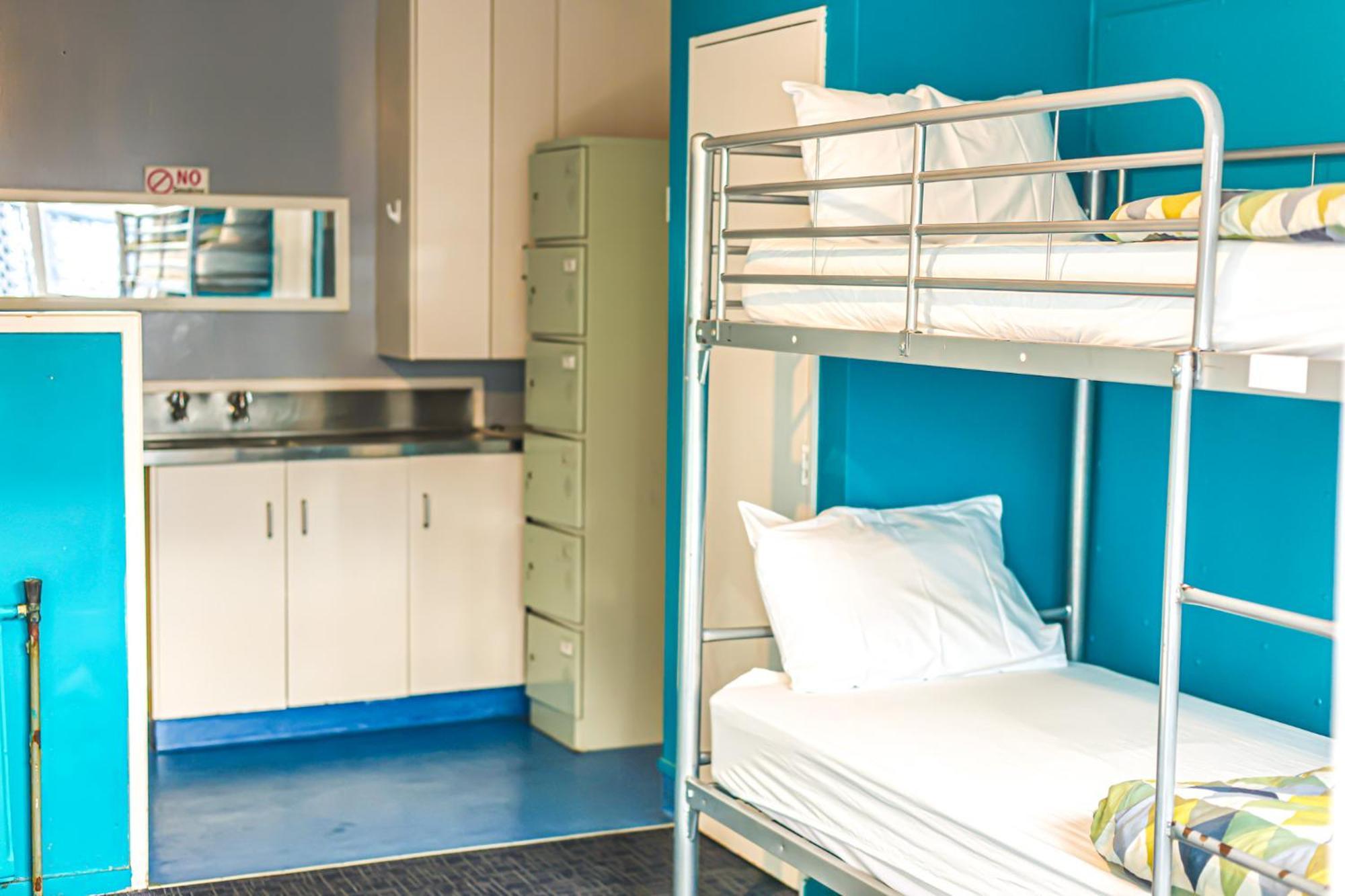 Crashpalace Backpackers โรโตรัว ภายนอก รูปภาพ
