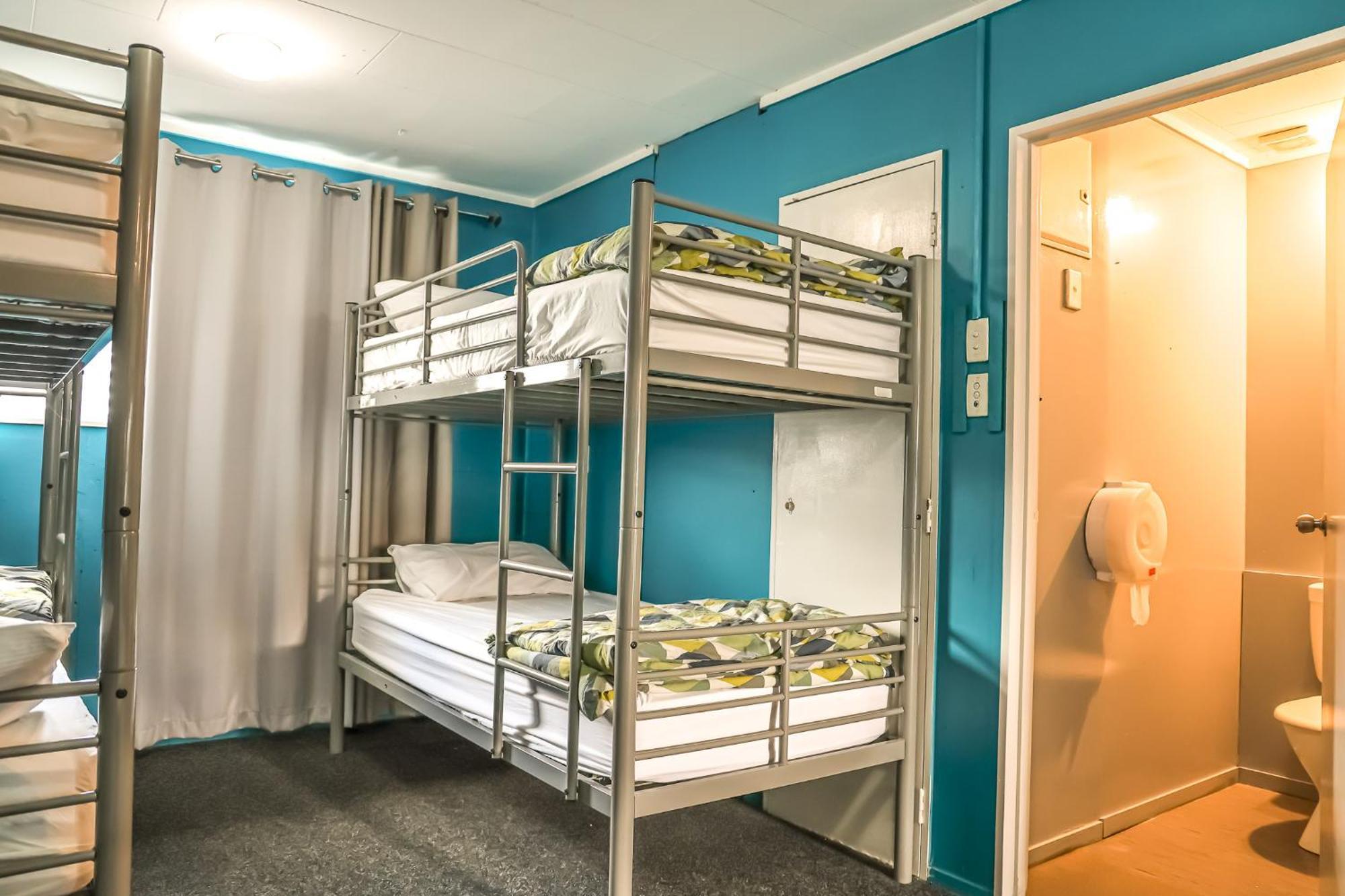 Crashpalace Backpackers โรโตรัว ภายนอก รูปภาพ